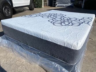 Cal King Bamboo Cooling Gel Memory Foam!!