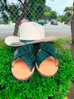 Combo de Huaraches de piel exotica y sombrero