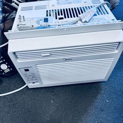 Midea 5,000 BTU Window Air Conditioner, Cools up to 150 Sq. Ft. with Easy-to-Use Reusable Filter, Remote, Perfect AC for Bedroom, Living Room, Home Of