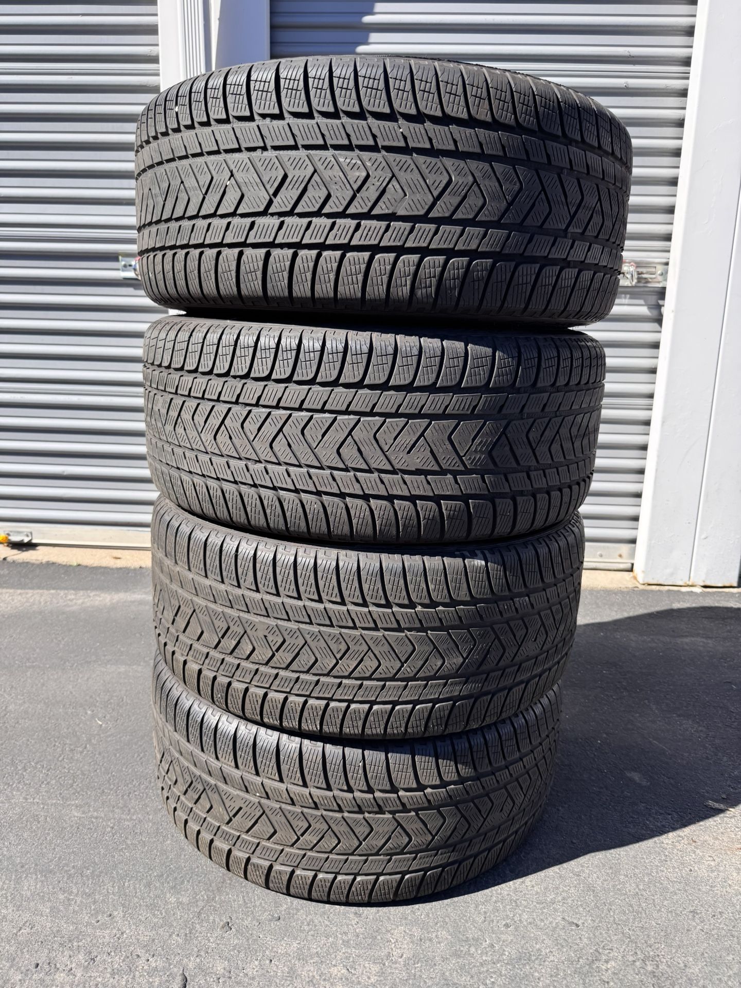 265 40 21 Pirelli Scorpion Winter Tires