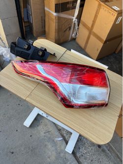 Left tail light assembly for a 2013-2016 Ford Escape