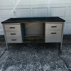  Metal Desk - 5 Drawers 