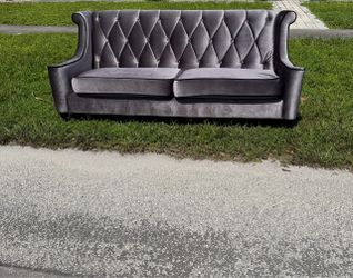 Very nice shiney couch