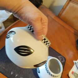 2-MATCHING TERRA  VASES- 2 -FOR $6.  PICK ⛏️ UP ONLY