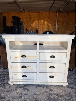 Progressive Furniture Willow Distressed pine wood