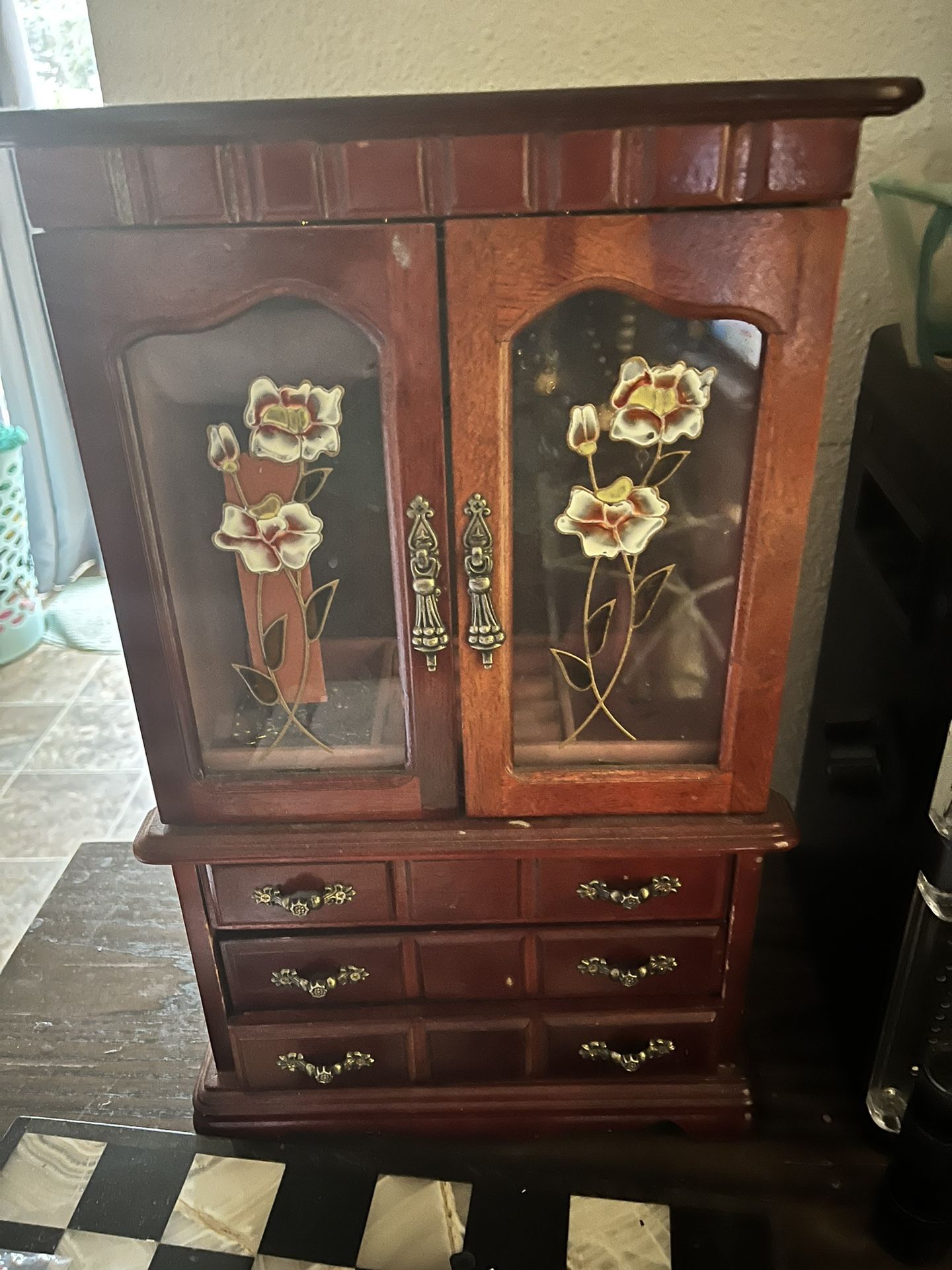 Jewelry box