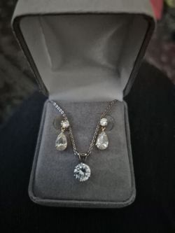 Earing and necklace