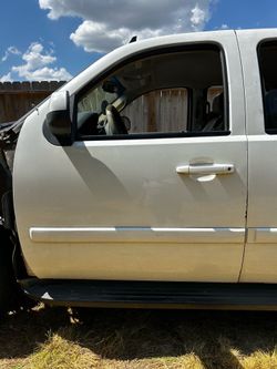 Driver side door / 07 Tahoe