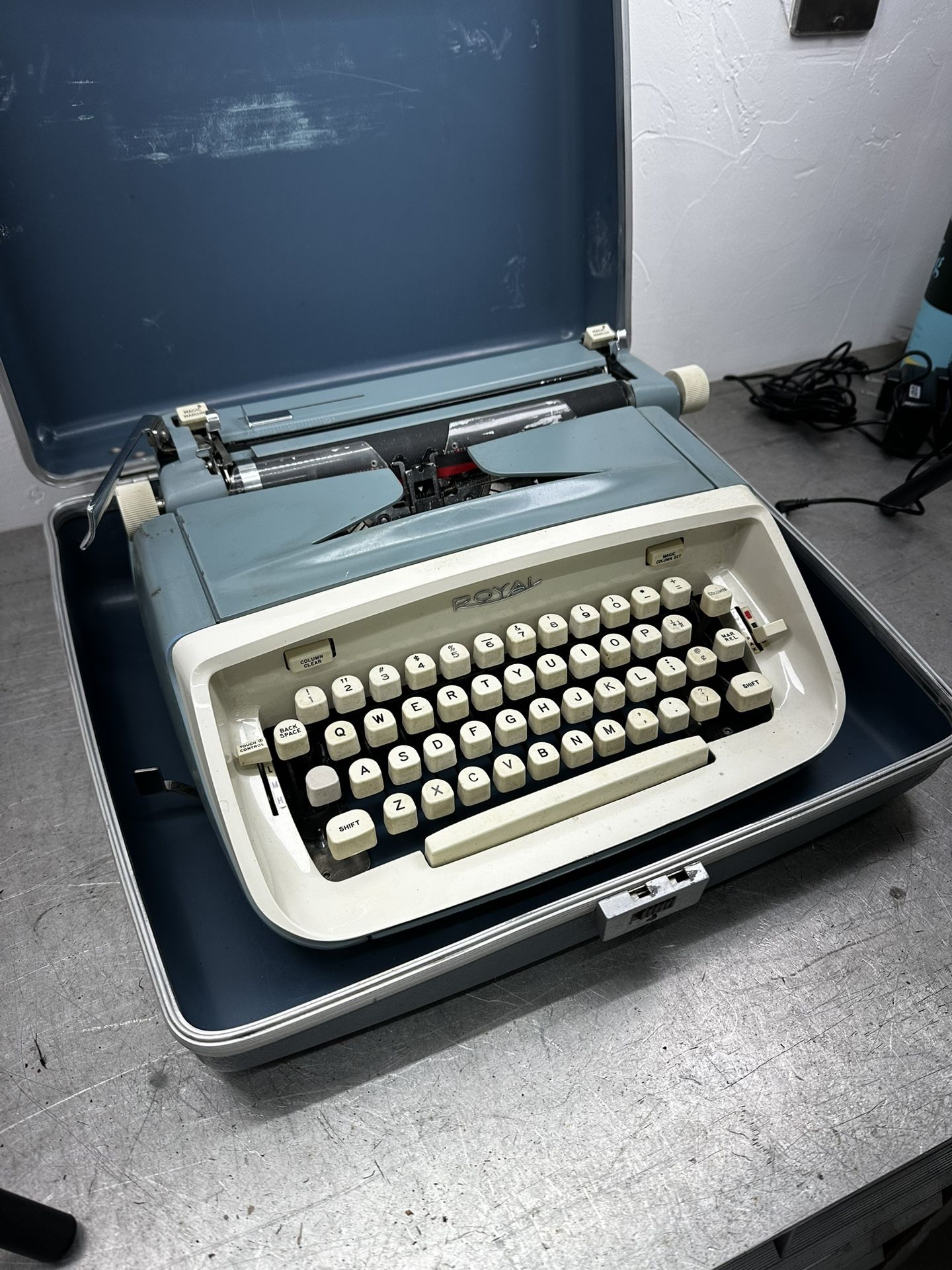 1960s Royal Safari typewriter Baby Blue Original Case Moving