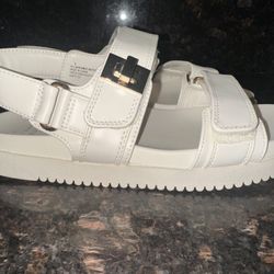 New Women’s Sandals Size 9