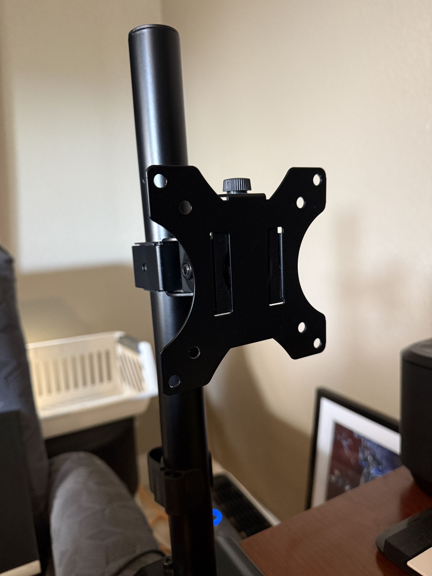 Monitor desktop Mount