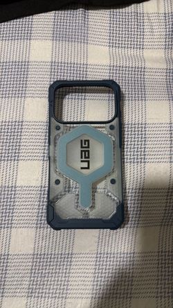 Urban Armor Gear (UAG) Clear Pathfinder MagSafe Case.