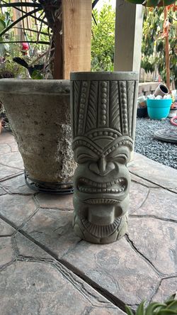 USED TIKI FACE STAND
