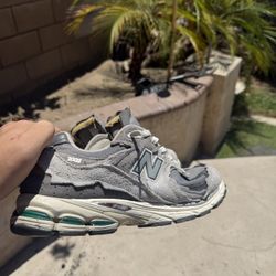New Balance 2002r