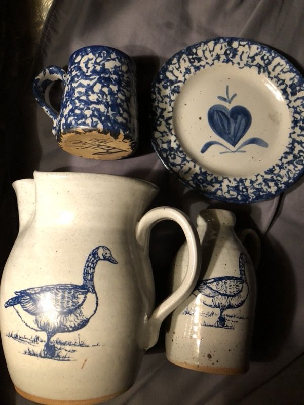 4 vintage pieces of Bastine pottery