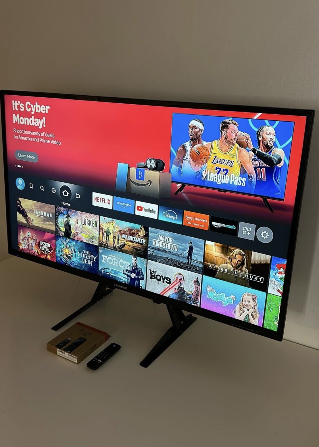 Element ELEFW505 55” TV With Remote