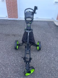 Caddytek CaddyLite ONE Swivel V8 3-Wheel Golf Cart Lime Great Condition. Front brakes needs adjustment.