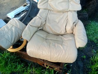 Recliner Chair With Foot Rest...