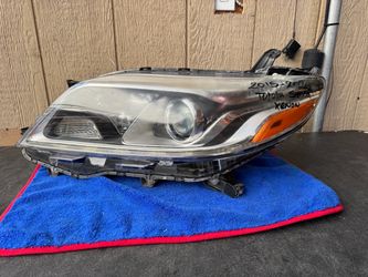 2015 2016 2017 2018 2019 2020 TOYOTA SIENNA XENON LEFT SIDE HEADLIGHT OEM USED