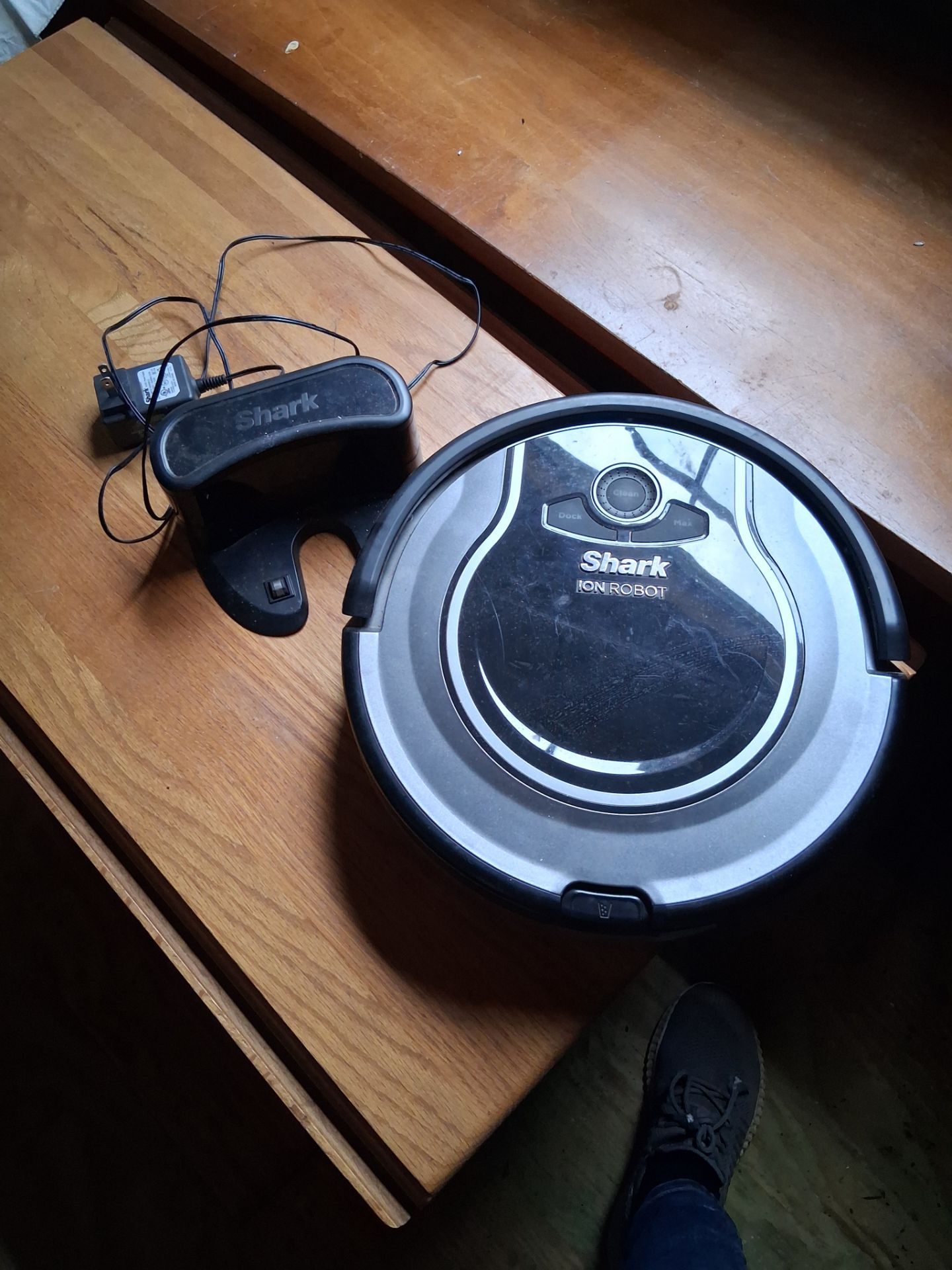 Robot vacuum cleaner