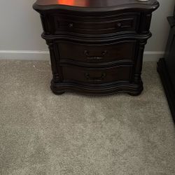 Queen Bedroom Set