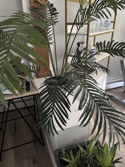 Artificial palm tree