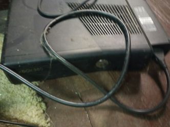 Xbox 360 remotes and games included
