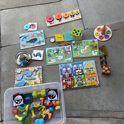 Lovevery sensory  + puzzle toys 