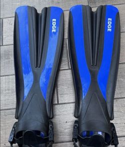 Edge scuba fins