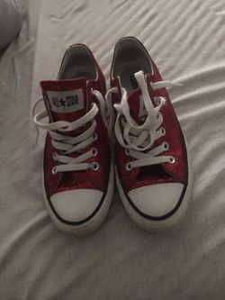 Red glittered converse size 5 men or 7 women’s great used condition
