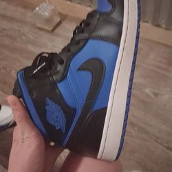 Jordan 1 mid hyper royal blue