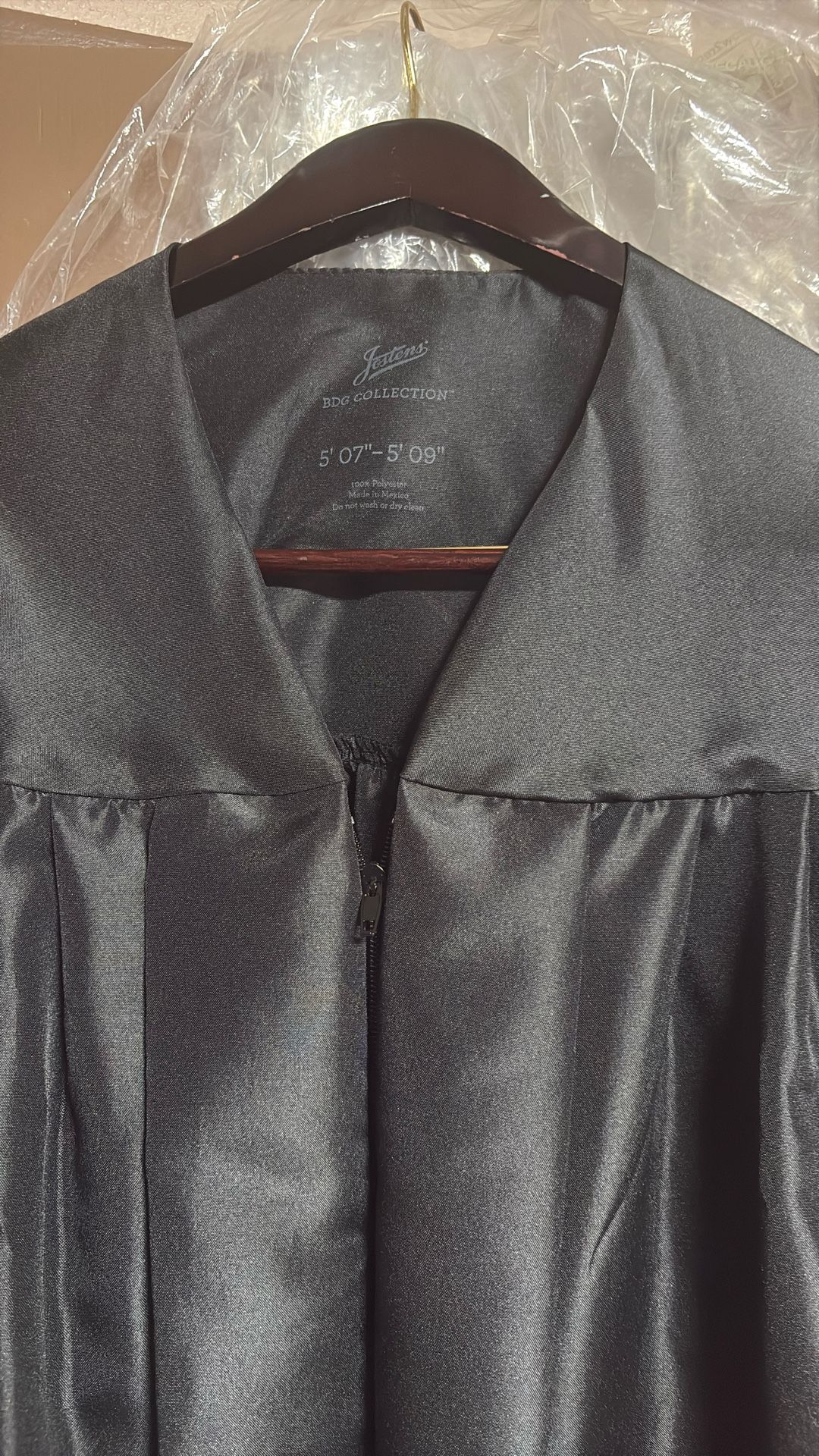 Unisex Black Cap &gown. Size 5’6-5’9