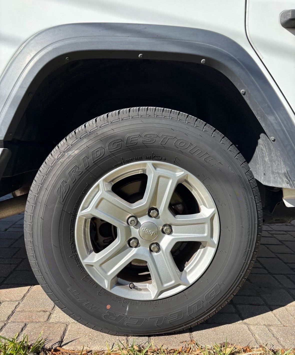 OEM (4) Jeep Wrangler Wheels, TPMS, and tires