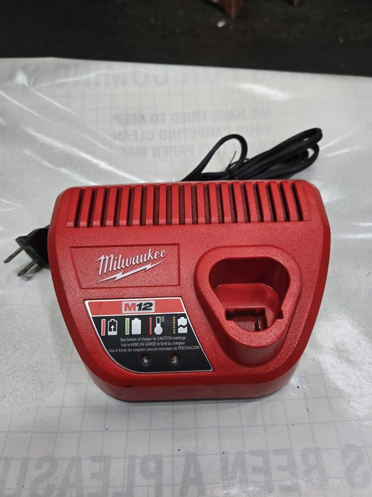 Milwaukee M12 Charger