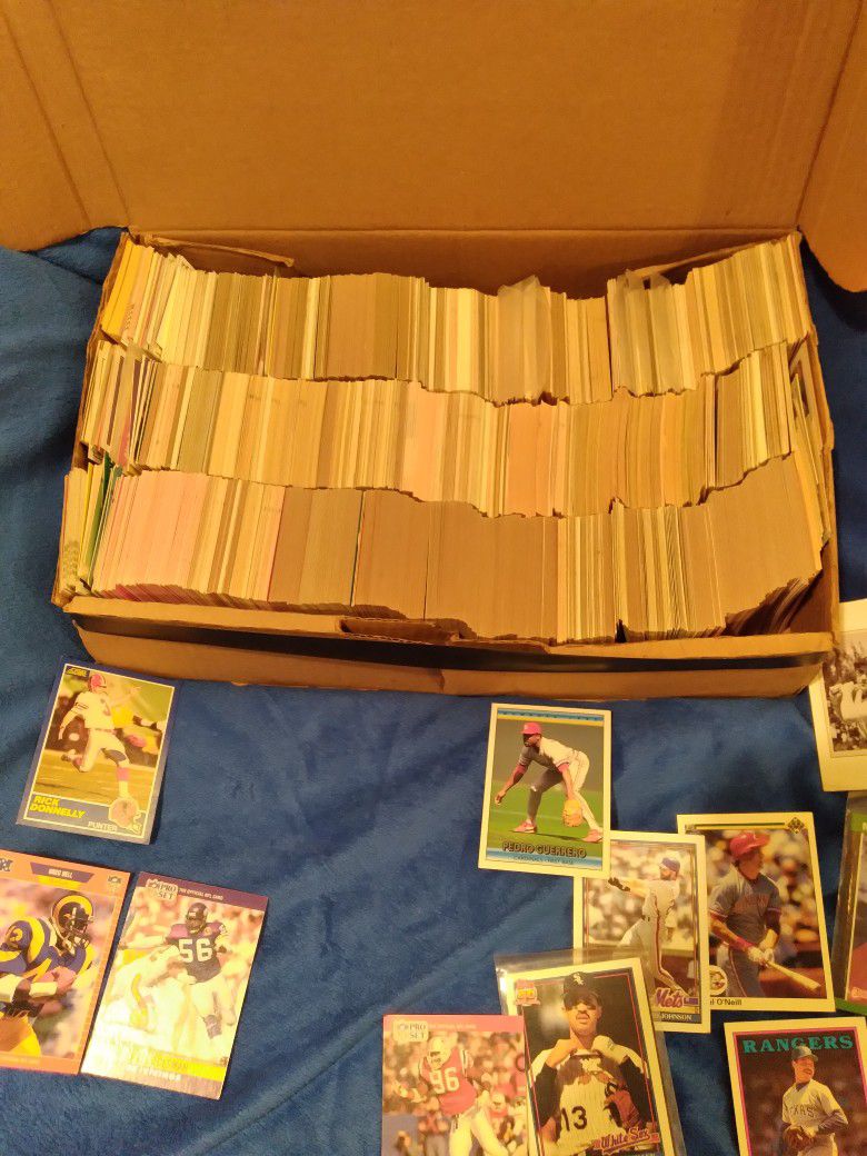7000 + - sports trading cards 