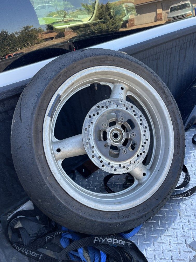 Suzuki SV650 rear wheel rim with tire 