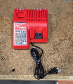 Milwaukee M12/M18 Battery Charger