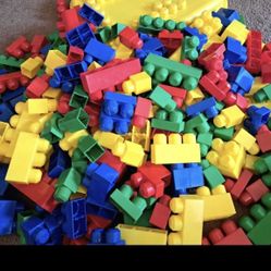 MEGA Bloks 250 pcs in Blue Tub 250 pcs Mega Blok set  with buildable lid mega blocks and Legos interchangeable If you have both sets you can use them 