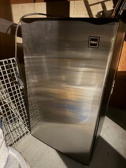 Small Refrigerator w/freezer