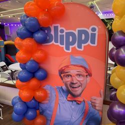 Arch Backdrop Blippi