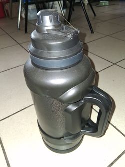 New Metal Water Jug With Handle. 
