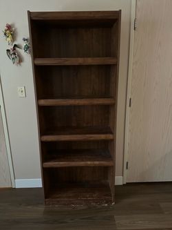Free tall bookcase /shelving unit