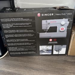 SINGER Heavy Duty 4423 Sewing Machine