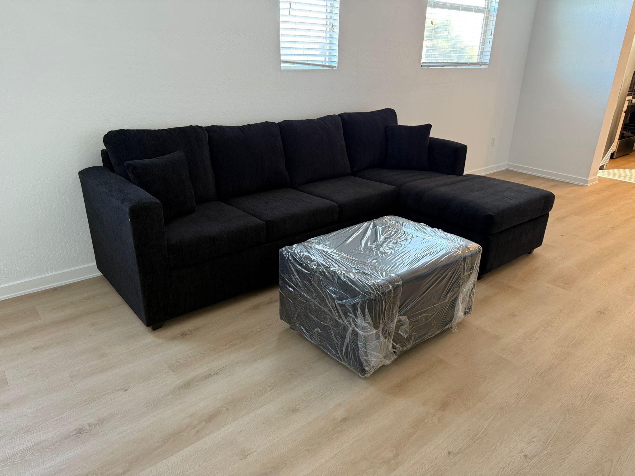 Brand New Black sectional With Free Ottoman