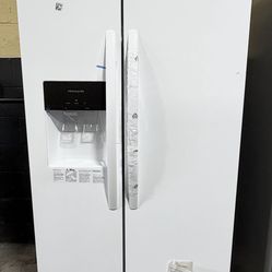 NEW 33” Refrigerator w/WATER+ICE