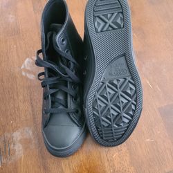 Brand NEW BLACK  Converse 