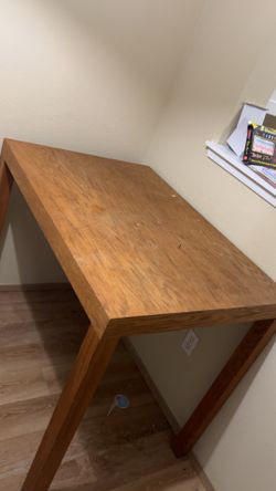Free stuff and 20$ table