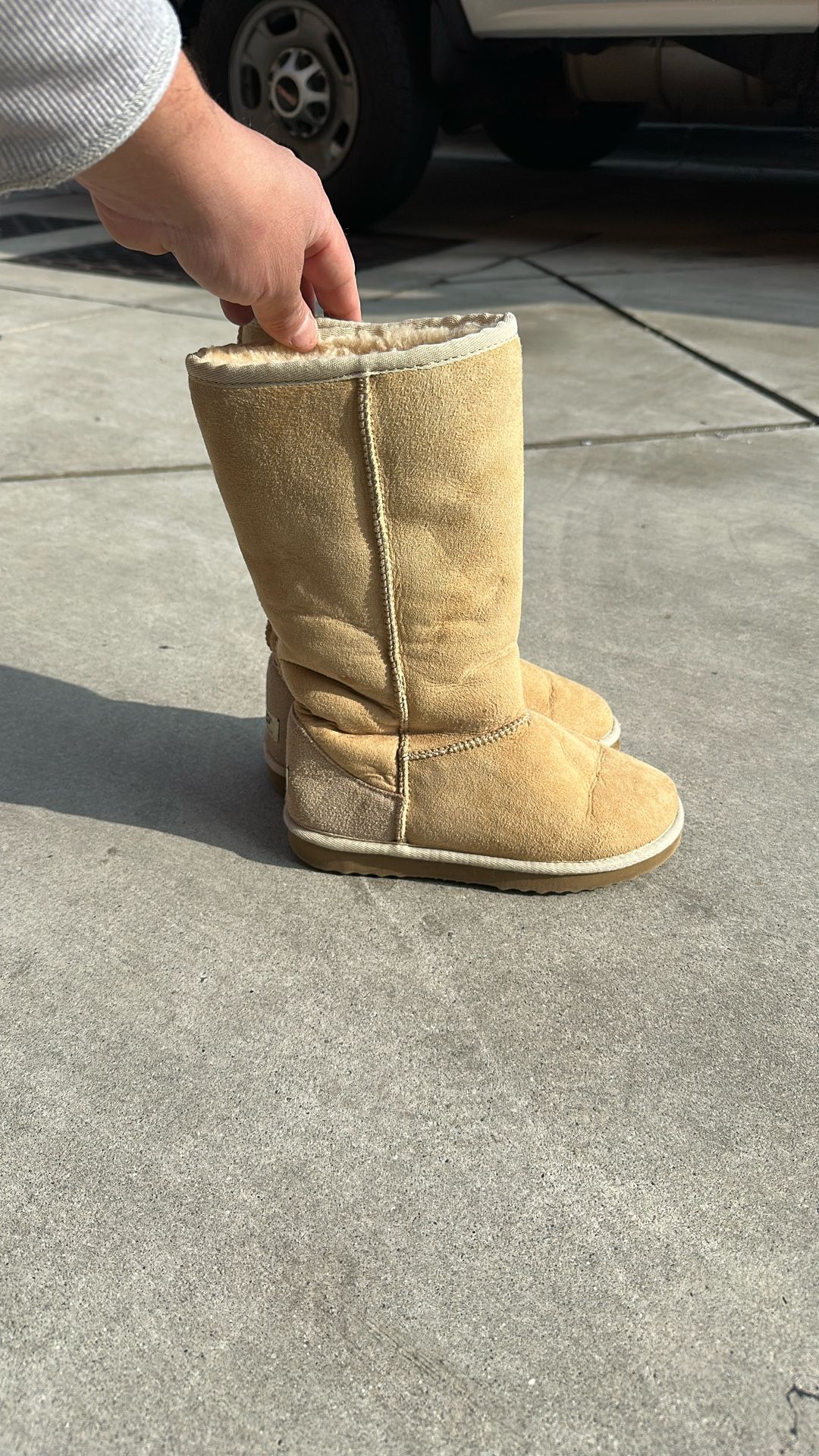 Classic UGG AUSTRALIA Tall Boots 