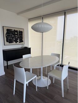 Room & Board Aria Oval Dining Table – Quartz Top