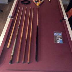 Pool Table - 4 Regular Sticks 1 Mini 